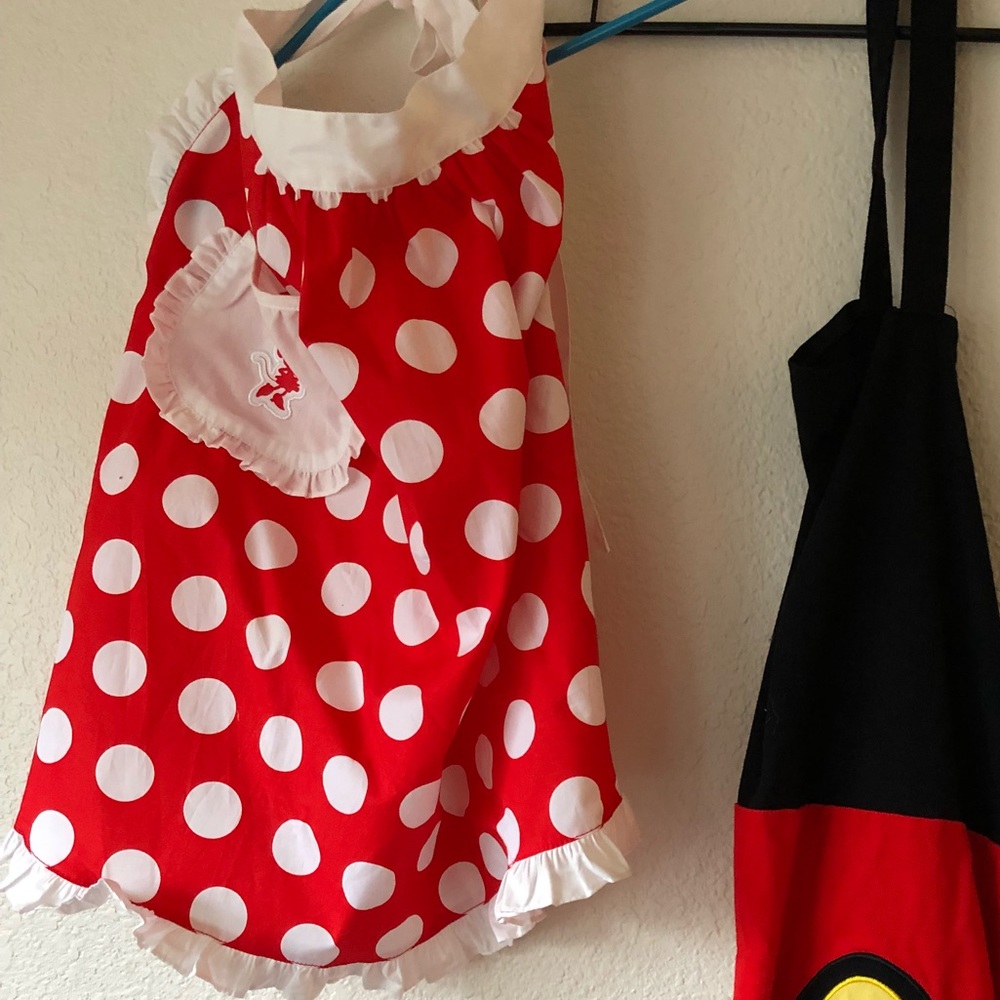 Minnie Mouse Apron - Picture 2 of 2